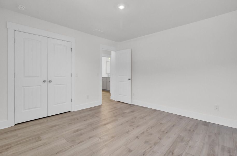 Spacious, unfurnished interior of a new home in Six Oaks, Summerville (Image 63).