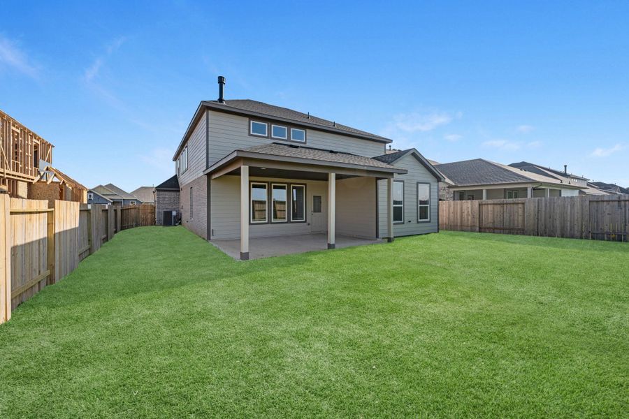 Exterior details and patio area of a home in Beacon Hill, Waller (Image 3).