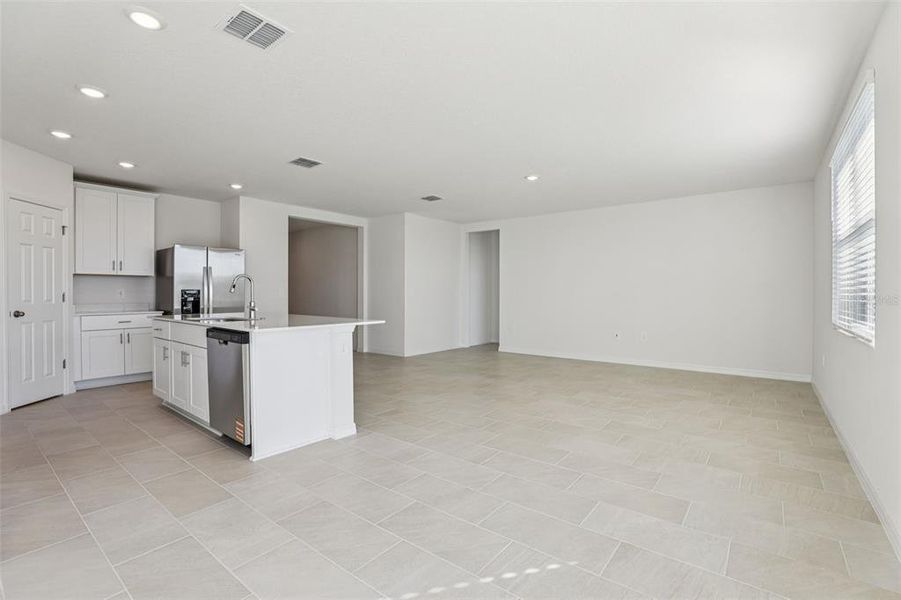 Spacious, unfurnished interior of a new home in Lake Deer Estates - Signature Series, Poinciana (Image 18).