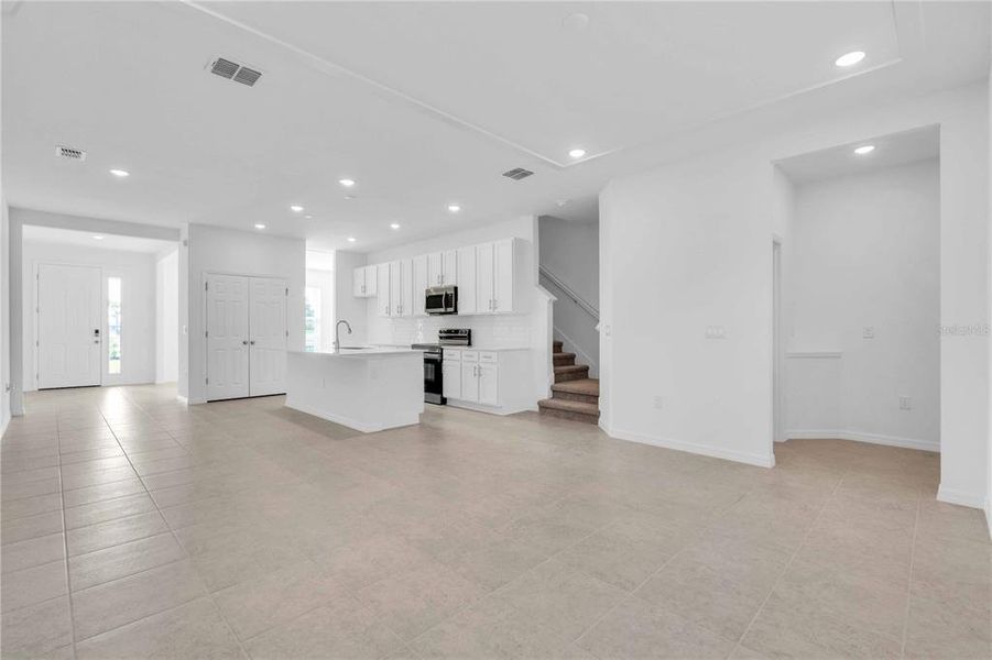 Spacious, unfurnished interior of a new home in The Residences at Emerson Park, Apopka (Image 12).