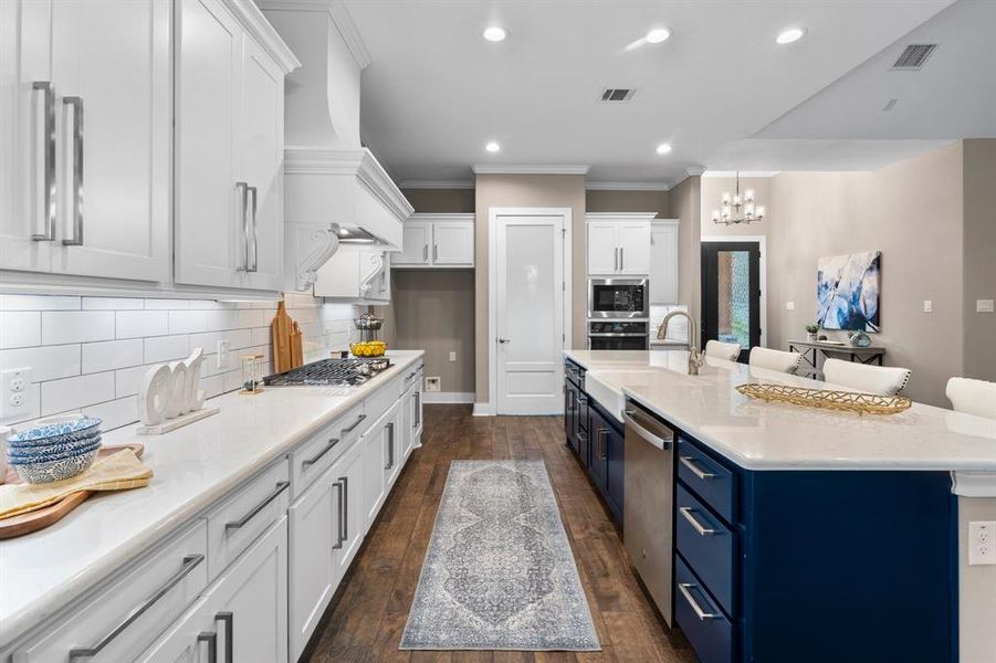 With generous counter space, plenty of storage options and 5 burner gas cooktop, you'll find everything you need right at your fingertips. The beautiful wood-look tile flooring is featured throughout all the common areas in the home.