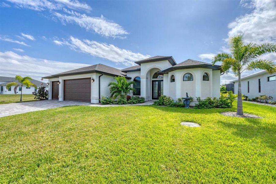 Exterior details and patio area of a home in , Port Charlotte (Image 20).