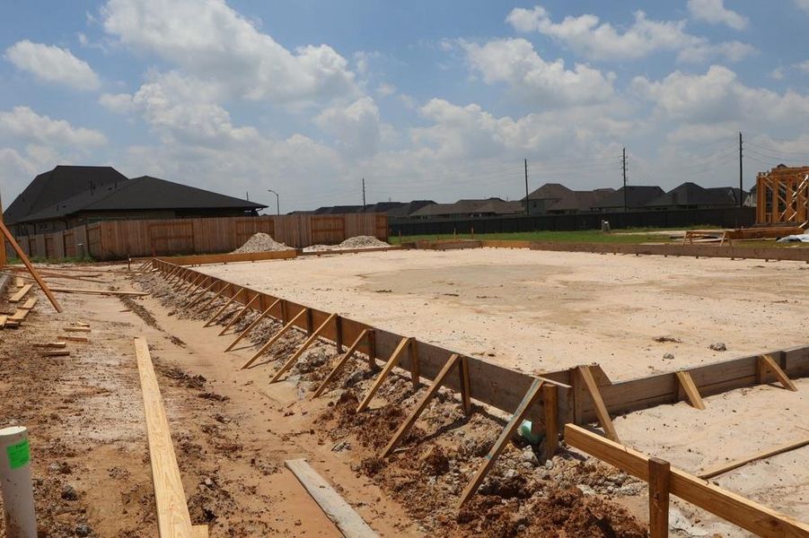 Every foundation at DWH is engineered and it’s inspected three times! We do not do “batch” testing. Rest easy knowing your foundation comes with a 10 year warranty. Every foundation at DWH is engineered and it’s inspected three times! We do not do “batch” testing. Rest easy knowing your foundation comes with a 10 year warranty.