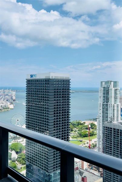 Condo located in Miami, FL showcasing its design and architecture (Image 17).