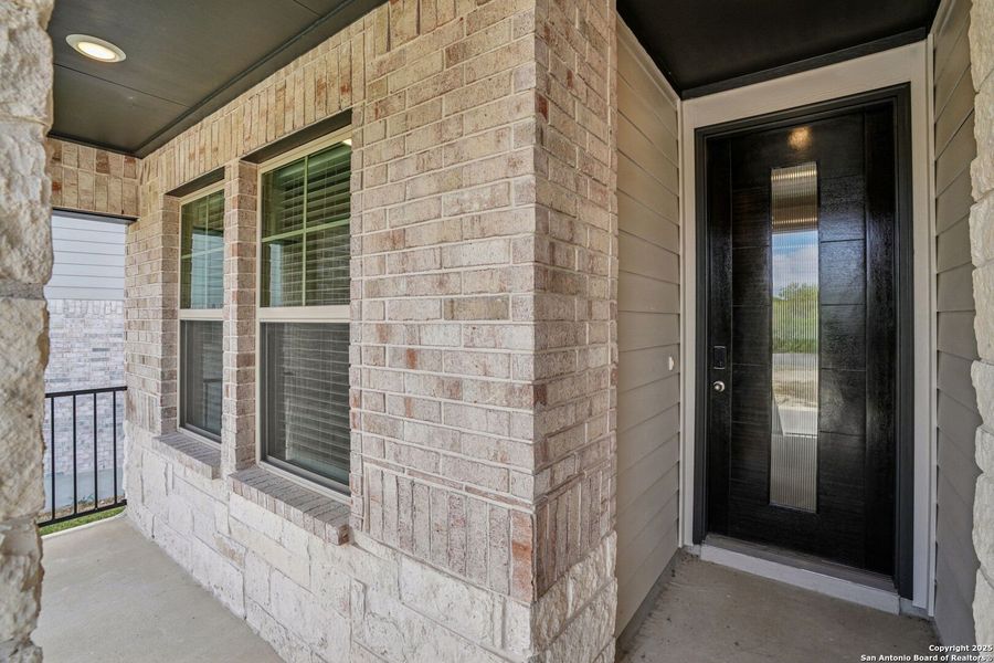 Exterior details and patio area of a home in Comanche Ridge, San Antonio (Image 21). Exterior details and patio area of a home in Comanche Ridge, San Antonio (Image 21).