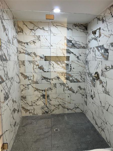 Bathroom featuring a tile shower