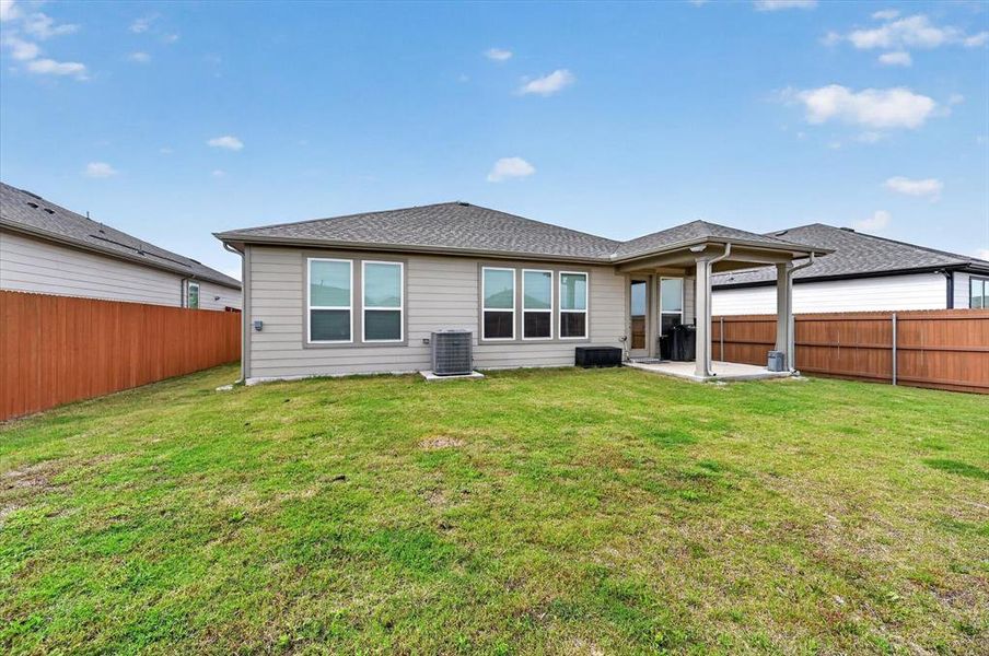 Exterior details and patio area of a home in , Crandall (Image 4).