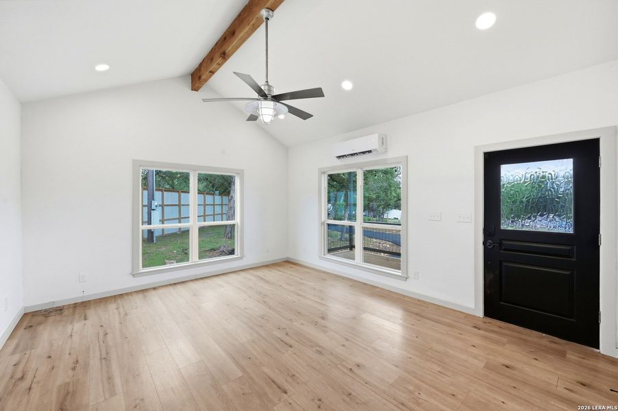 Spacious, unfurnished interior of a new home in , Canyon Lake (Image 11).