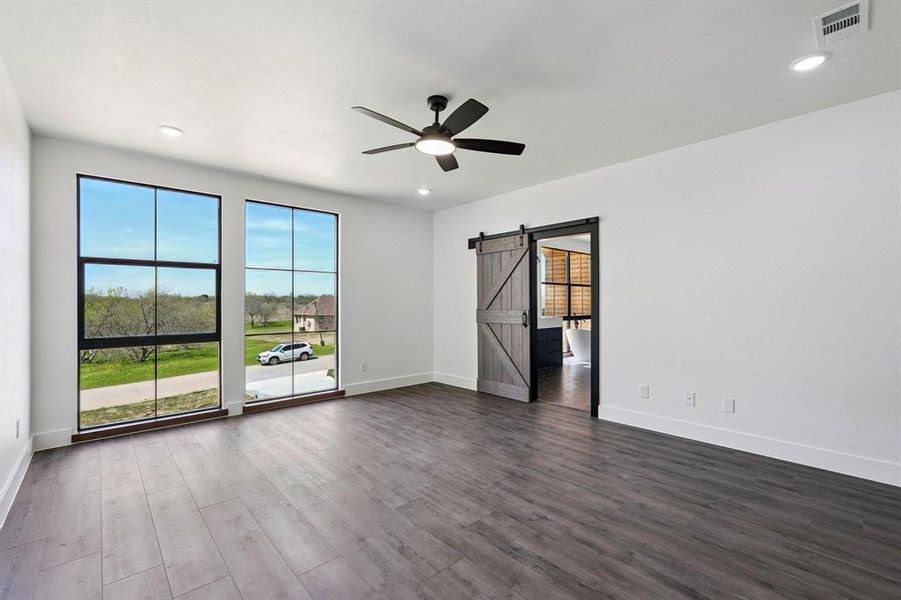 Spacious, unfurnished interior of a new home in , Cedar Hill (Image 25).
