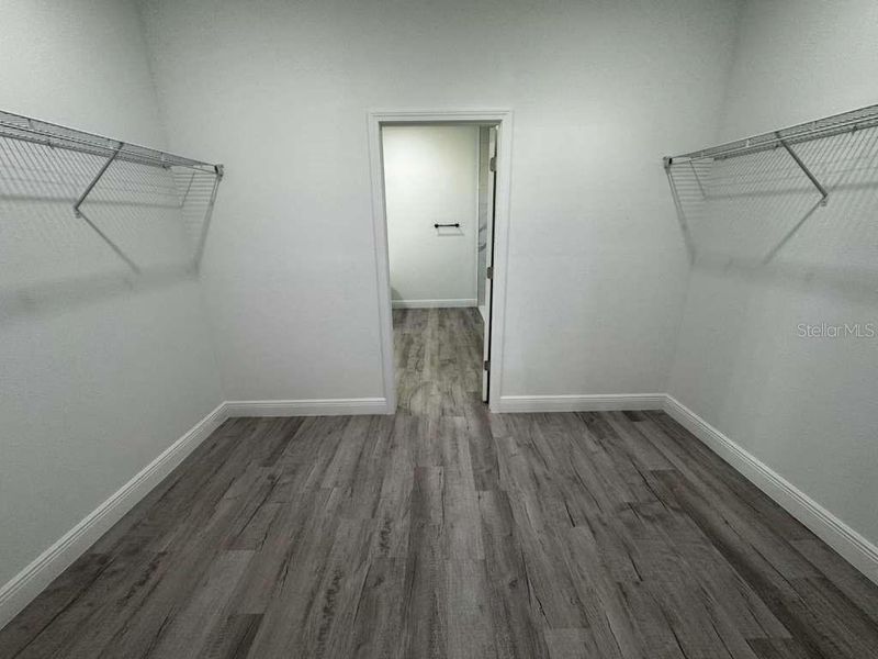 Spacious, unfurnished interior of a new home in , Ocala (Image 10).