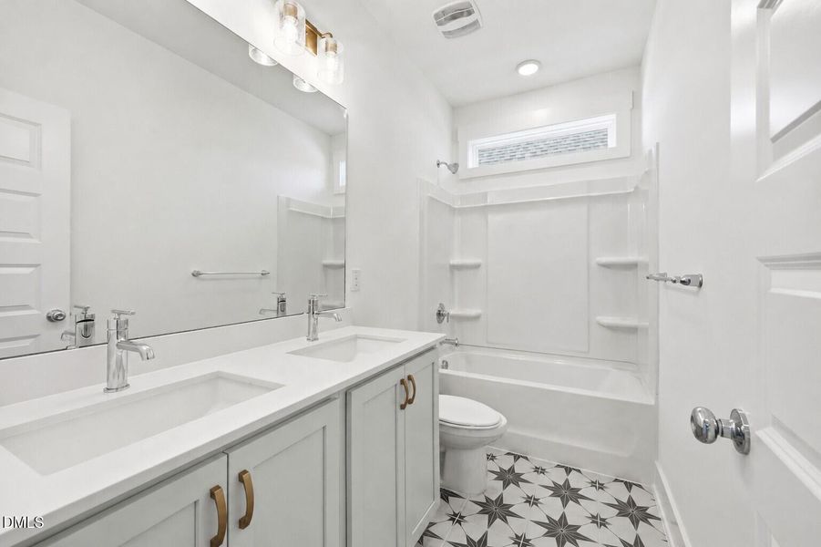 025_WFP-2874 Secondary Bathroom_2 - Medi