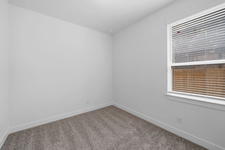 Spacious, unfurnished interior of a new home in Beacon Point, Texas City (Image 26).