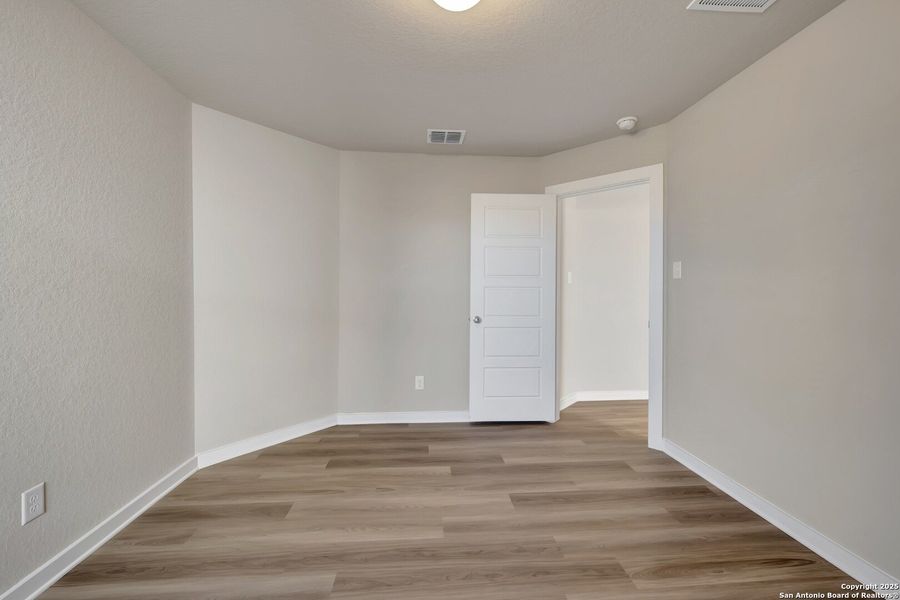 Spacious, unfurnished interior of a new home in Winding Brook, San Antonio (Image 37).