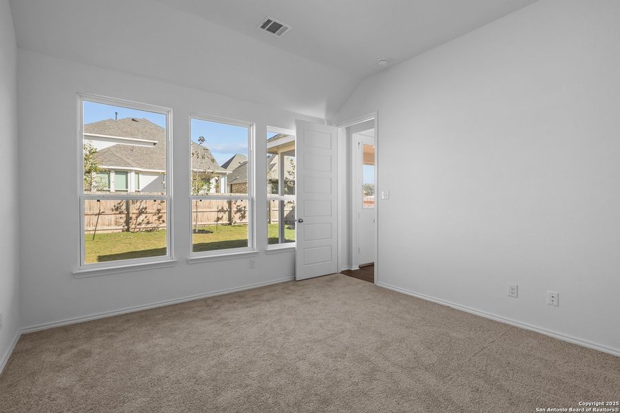 Spacious, unfurnished interior of a new home in Davis Ranch, San Antonio (Image 26).