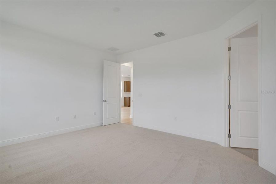 Spacious, unfurnished interior of a new home in Reserve at Hammock Oaks, Lady Lake (Image 12). Spacious, unfurnished interior of a new home in Reserve at Hammock Oaks, Lady Lake (Image 12).