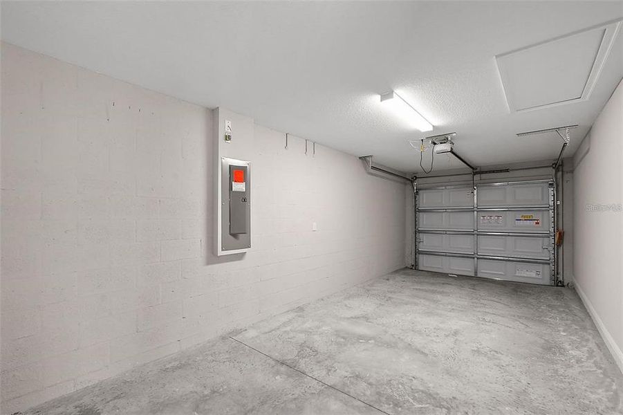 Spacious, unfurnished interior of a new home in , Ocala (Image 20).