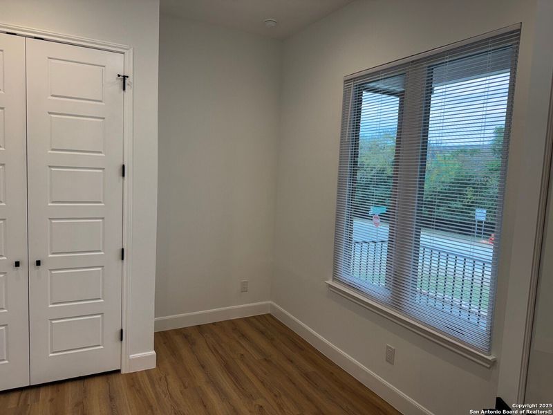 Spacious, unfurnished interior of a new home in , Selma (Image 8).