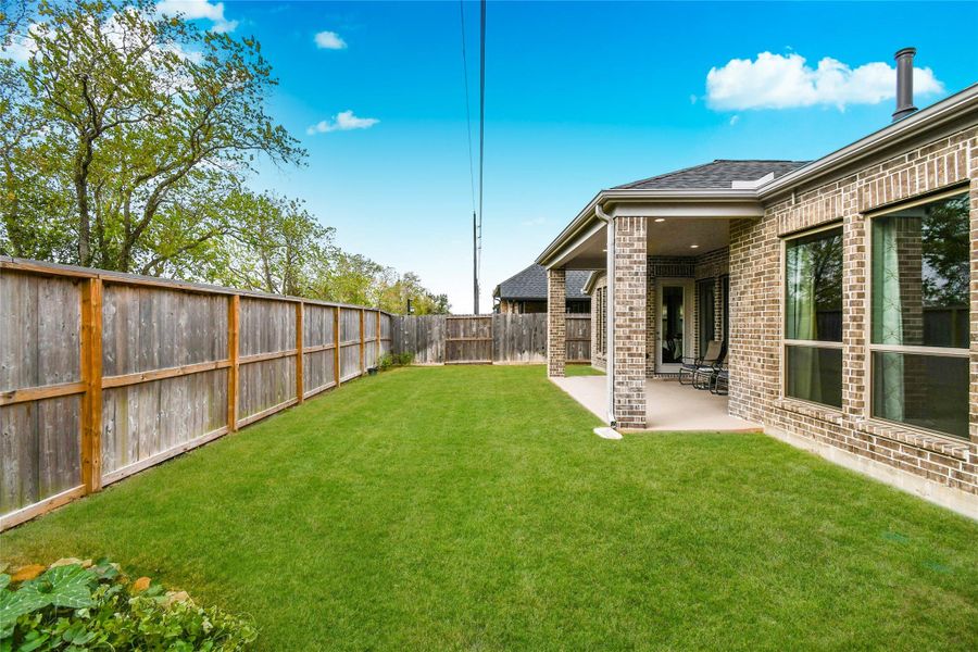 Exterior details and patio area of a home in Cross Creek West 55', Fulshear (Image 4).