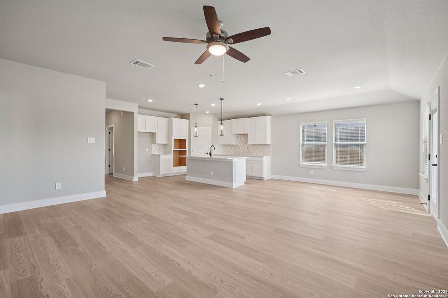 Spacious, unfurnished interior of a new home in Carmel Ranch, Schertz (Image 27). Spacious, unfurnished interior of a new home in Carmel Ranch, Schertz (Image 27).
