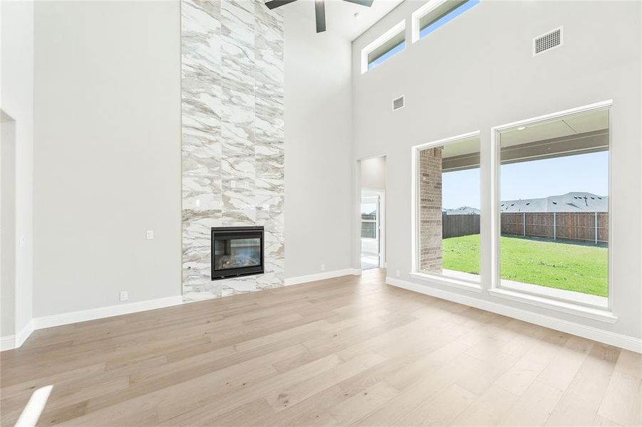 Spacious, unfurnished interior of a new home in The Oaks, Red Oak (Image 19).