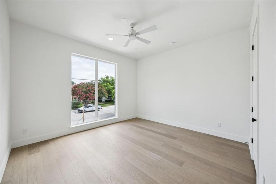 Spacious, unfurnished interior of a new home in , Dallas (Image 22).