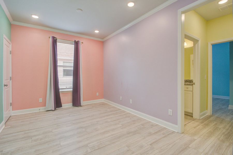 Spacious, unfurnished interior of a new home in , Summerville (Image 17).