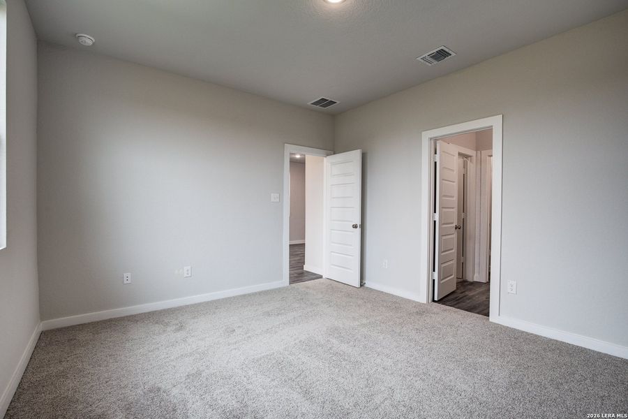Spacious, unfurnished interior of a new home in Park Place, New Braunfels (Image 14).