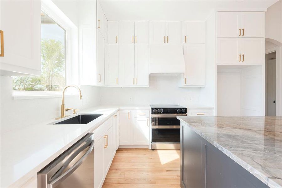 Furnished interior view inside a new home in , Celeste (Image 11).