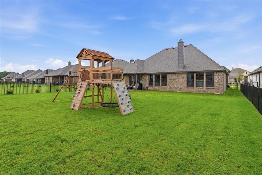 Exterior details and patio area of a home in Abe's Landing, Granbury (Image 22).