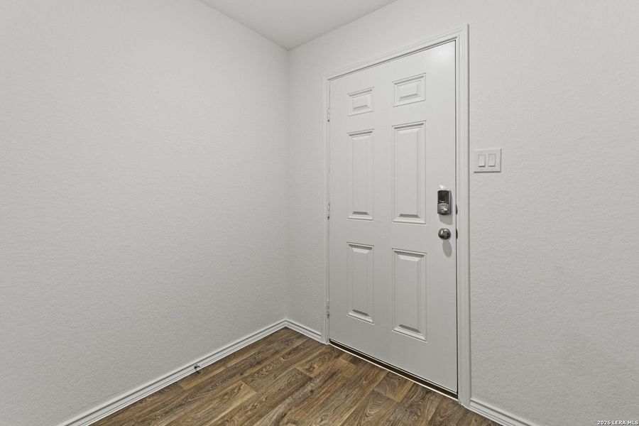 Spacious, unfurnished interior of a new home in Stonehill, San Antonio (Image 20).