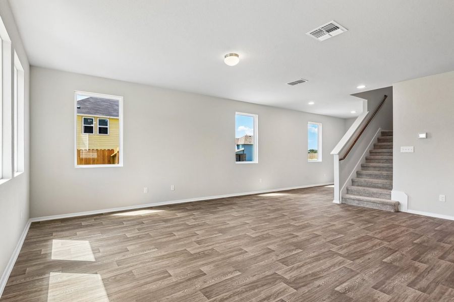 Spacious, unfurnished interior of a new home in Hunters Ranch, San Antonio (Image 13).