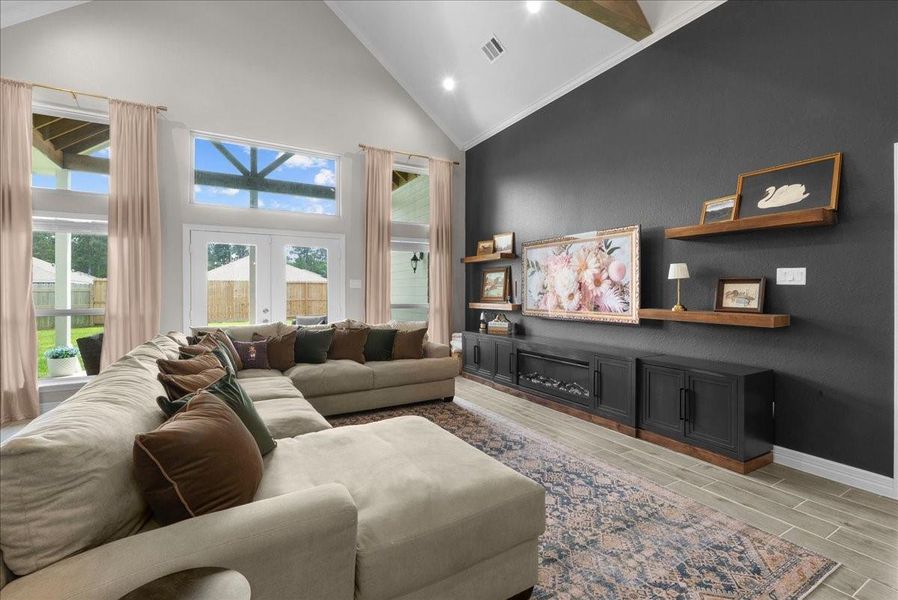 Furnished interior view inside a new home in , Anahuac (Image 31).