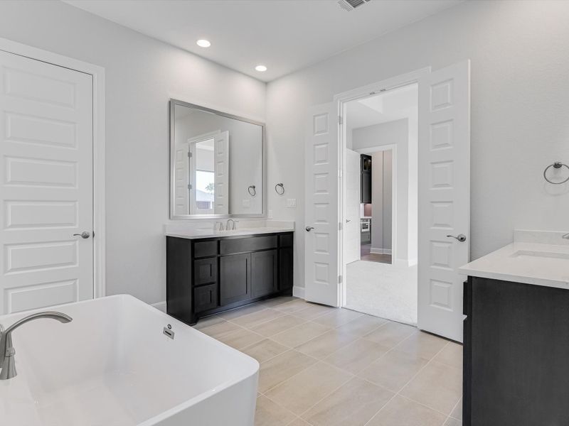 Representative furnished interior of a home built from the Topaz II by Giddens Homes in Riverstone, Georgetown (Image 73).