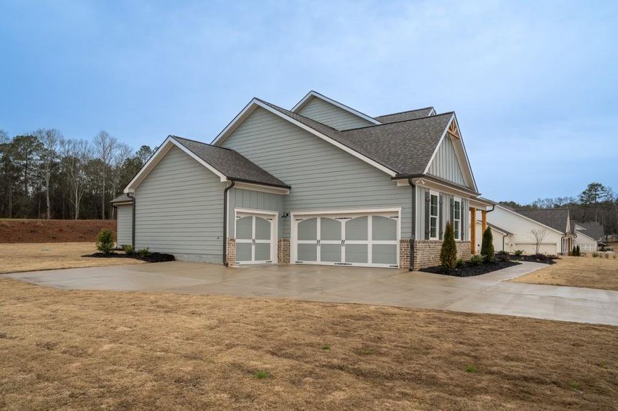Exterior details and patio area of a home in Pinegate, Covington (Image 17).