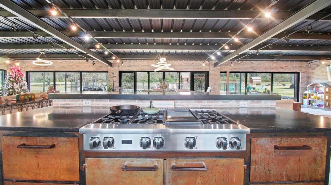 Community amenities in , Richards (Image 30).