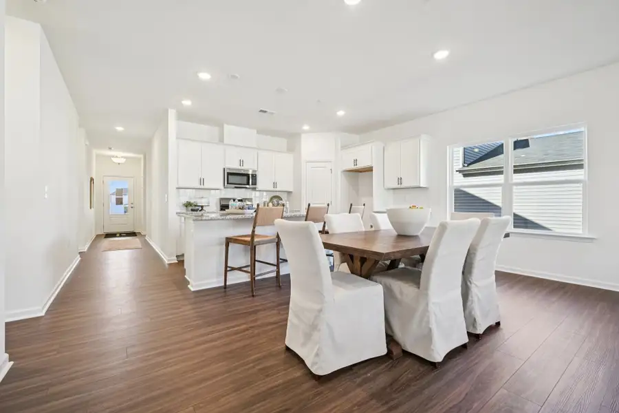 Representative images and renderings are for illustrative purposes. Actual structural options and design finishes of home may vary.