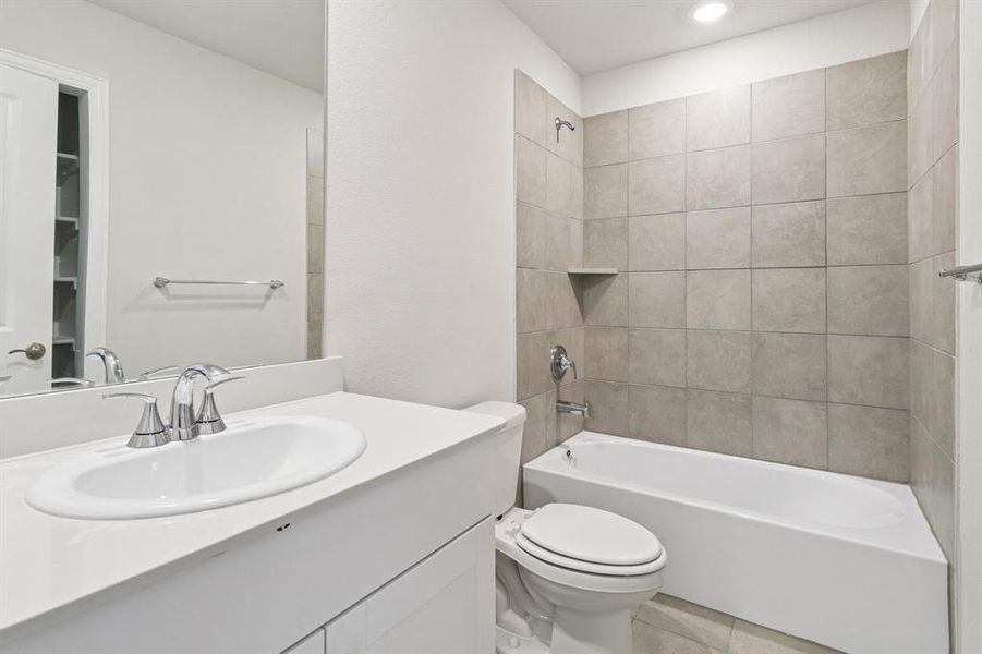 Photo is not of the actual home, but is an inspirational photo of builder’s model home and may depict options, furnishings, and/or decorator features that are not included. Photo is not of the actual home, but is an inspirational photo of builder’s model home and may depict options, furnishings, and/or decorator features that are not included.