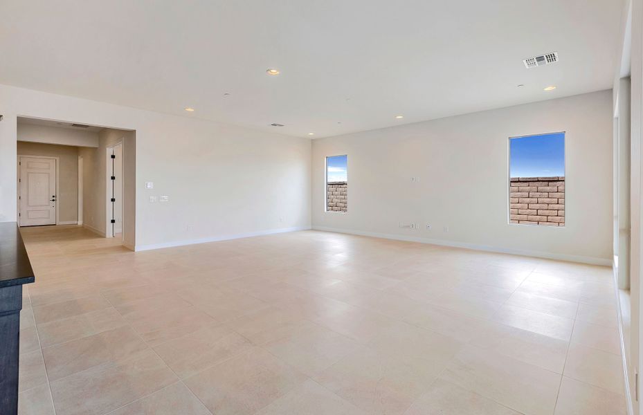 Spacious, unfurnished interior of a new home in Saguaro Reserve - Majesty, Marana (Image 33).