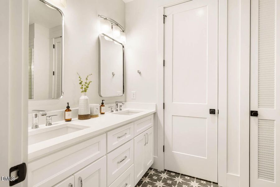 2044355995524827465-73