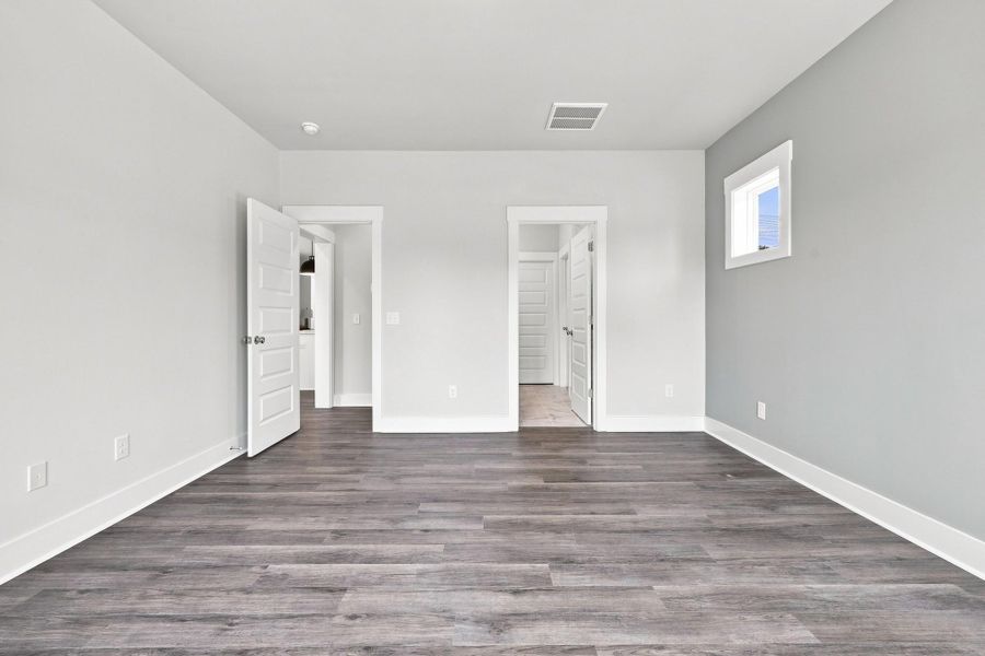 Spacious, unfurnished interior of a new home in Golden Gate, High Point (Image 26).