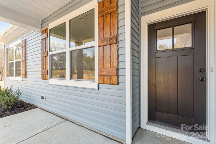 Covered Front Porch! Covered Front Porch!