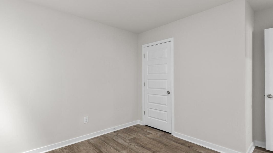 Spacious, unfurnished interior of a new home in Vineyard Trail, Jacksonville (Image 23).