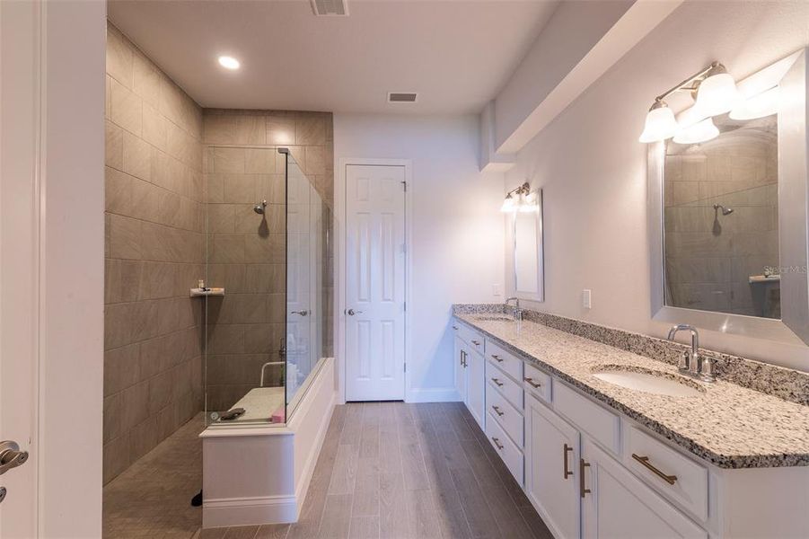 Furnished interior view inside a new home in , Deland (Image 6).