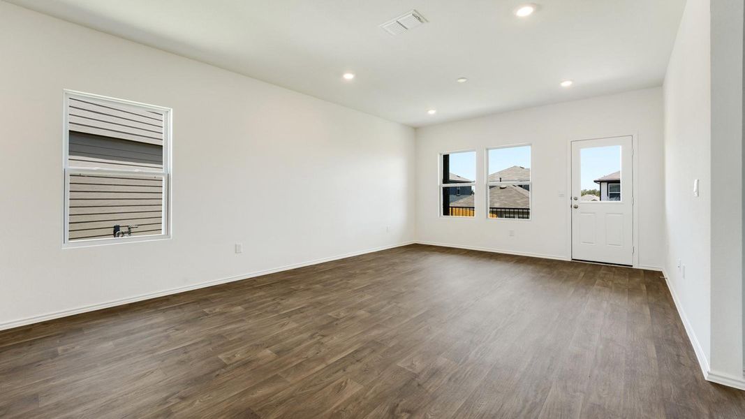 Spacious, unfurnished interior of a new home in Durango, Mustang Ridge (Image 16).