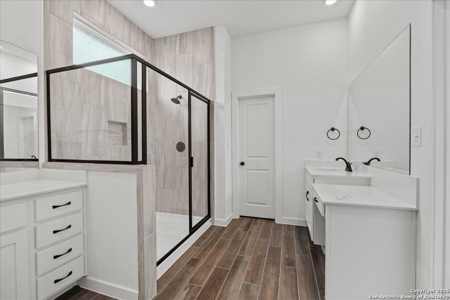 Furnished interior view inside a new home in Stream Waters, Seguin (Image 8).