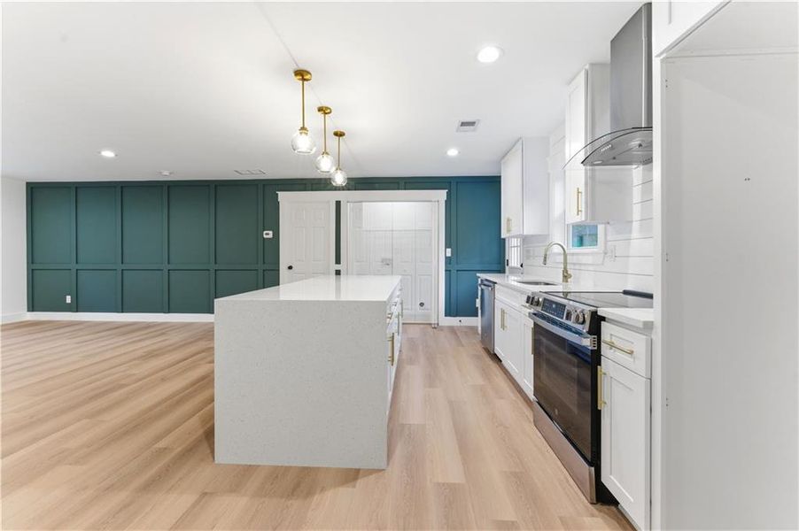 Furnished interior view inside a new home in , Cartersville (Image 6).