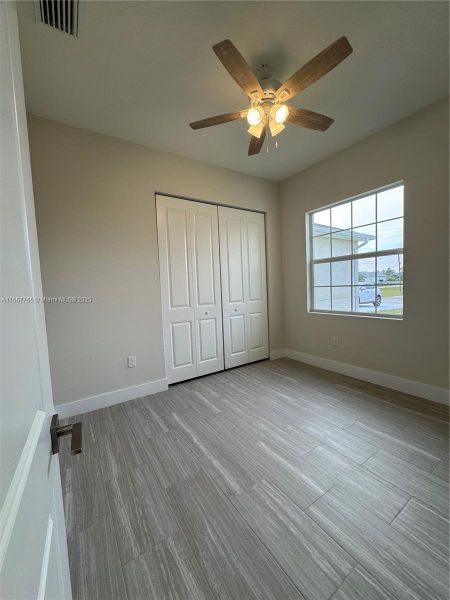 Spacious, unfurnished interior of a new home in , Lehigh Acres (Image 9).