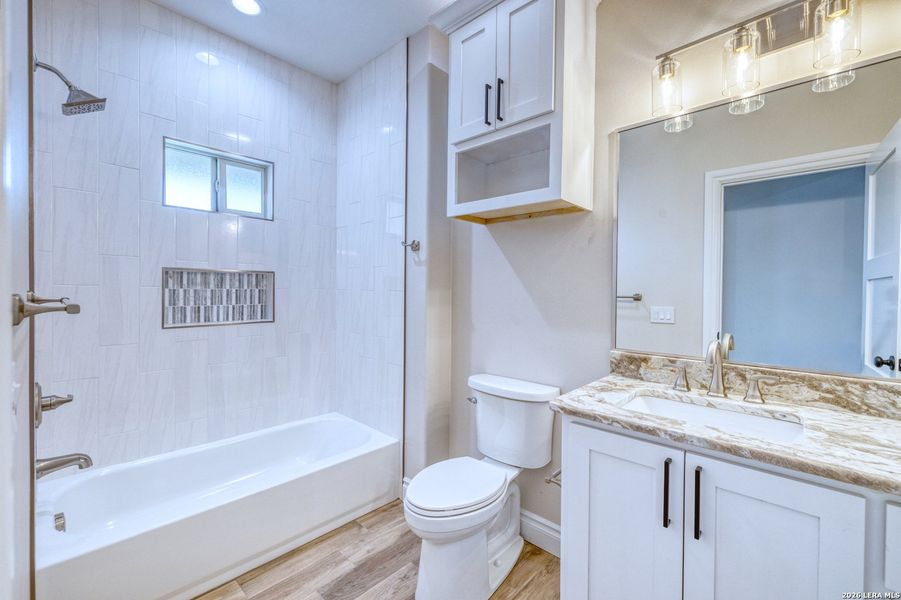 Furnished interior view inside a new home in , Uvalde (Image 8).