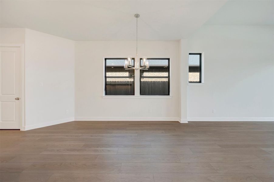 Spacious, unfurnished interior of a new home in Sienna - Grove Collection, Missouri City (Image 21).