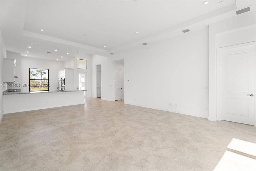 Spacious, unfurnished interior of a new home in , Port St. Lucie (Image 17).